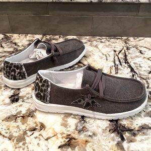 Gypsy Jazz - Grey Starstruck size 6.5 slip-on